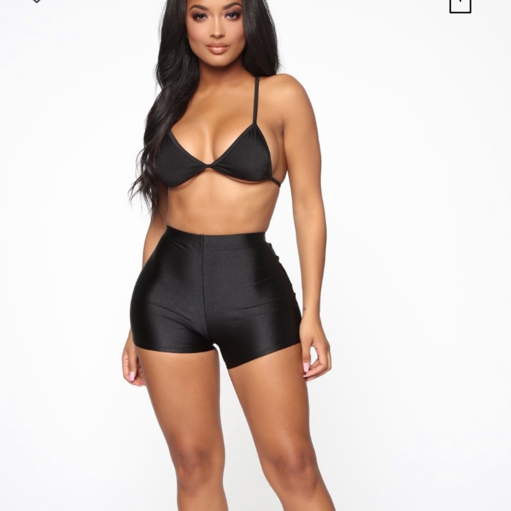 Curve for days Mini Shorts Black